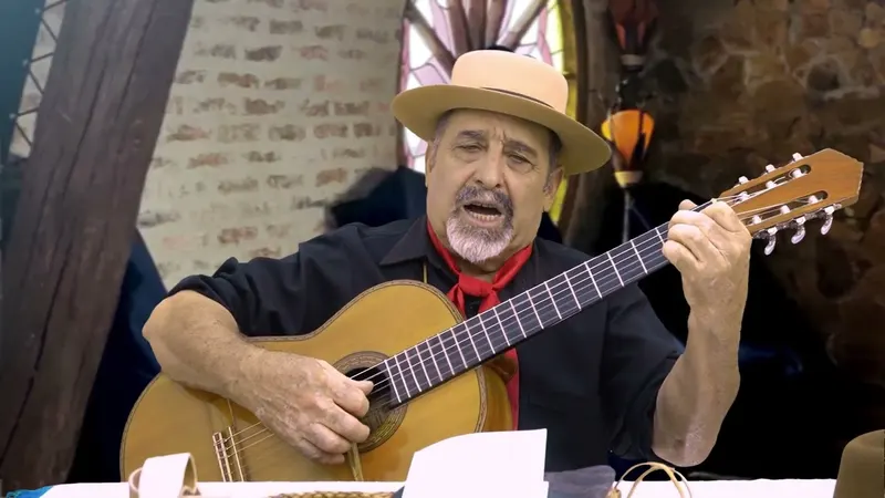 Productor con una remolacha gigante